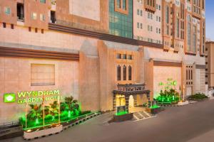 uma representação da entrada para o Wynyard Garden Hotel em Wyndham Garden Dammam em Dammam