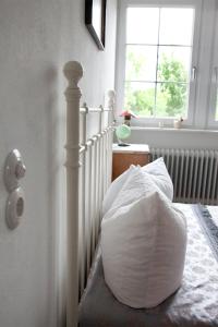 Cama o camas de una habitación en Wohnen im alten Pfarrhaus