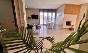 Μια τηλεόραση ή/και κέντρο ψυχαγωγίας στο Agréable appartement familial
