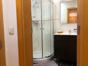 Et badeværelse på king's tower by Férias em Figueira + 37 billeder