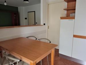 A kitchen or kitchenette at Casa Sud vicino a fiera e Pordenone centro