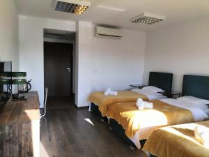 Postel nebo postele na pokoji v ubytování Hotel Świt