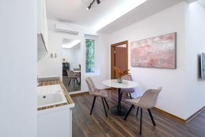 Gallery image of Dedinje apartment in Belgrade +6 photos