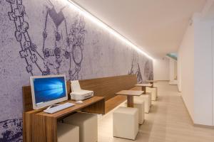 an office with a computer on a desk and chairs at Apartamentos Los Angeles in San Antonio