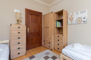 Łóżko lub łóżka w pokoju w obiekcie Gdynia Centrum Wyjątkowy Apartament przy Promenadzie z Balkonem by Noclegi Renters