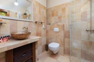 Łazienka w obiekcie Gdynia Centrum Wyjątkowy Apartament przy Promenadzie z Balkonem by Noclegi Renters