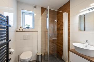 A bathroom at Apartmány Oravskie