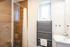 A bathroom at Apartmány Oravskie