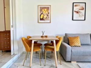Część wypoczynkowa w obiekcie 797 Holiday Rentals- Apartamento en Sunset frente al mar