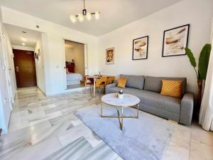 Część wypoczynkowa w obiekcie 797 Holiday Rentals- Apartamento en Sunset frente al mar