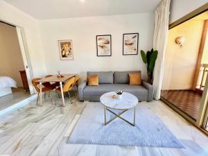 Część wypoczynkowa w obiekcie 797 Holiday Rentals- Apartamento en Sunset frente al mar