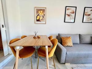Część wypoczynkowa w obiekcie 797 Holiday Rentals- Apartamento en Sunset frente al mar