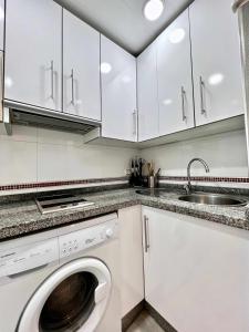 Kuchnia lub aneks kuchenny w obiekcie 797 Holiday Rentals- Apartamento en Sunset frente al mar