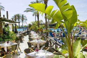 Restauracja lub miejsce do jedzenia w obiekcie 797 Holiday Rentals- Apartamento en Sunset frente al mar