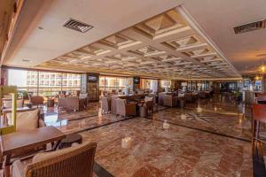 Restauracja lub miejsce do jedzenia w obiekcie 797 Holiday Rentals- Apartamento en Sunset frente al mar