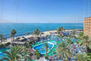 Basen w obiekcie 797 Holiday Rentals- Apartamento en Sunset frente al mar lub w pobliżu