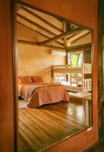 a mirror in a room with two beds at Casa da Arquiteta Guest House in Ilhabela