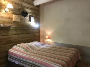 Postel nebo postele na pokoji v ubytování Studio Indépendant Drôme Provençale + 8 fotografií