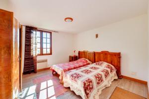Maison de 3 chambres avec piscine partagee et wifi a Lagrasseにあるベッド