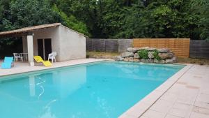 Kolam renang di atau di dekat Maison de 3 chambres avec piscine partagee et wifi a Lagrasse