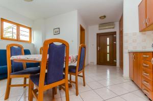Kuchyň nebo kuchyňský kout v ubytování Apartments Milivoj