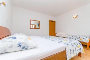 Postel nebo postele na pokoji v ubytování Apartments Milivoj