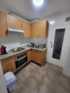 Kuchyň nebo kuchyňský kout v ubytování Habitaciones con baño compartido en bonito Apartamento en Badalona