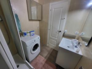 Koupelna v ubytování Habitaciones con baño compartido en bonito Apartamento en Badalona