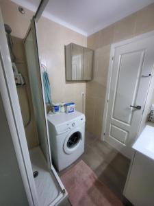 Koupelna v ubytování Habitaciones con baño compartido en bonito Apartamento en Badalona