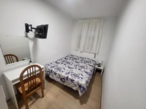 Postel nebo postele na pokoji v ubytování Habitaciones con baño compartido en bonito Apartamento en Badalona