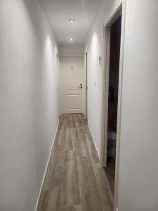 Fotografie z fotogalerie ubytování Habitaciones con baño compartido en bonito Apartamento en Badalona v destinaci Badalona