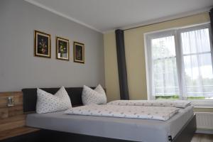 Postel nebo postele na pokoji v ubytování Hotel Garni Am Klostermarkt