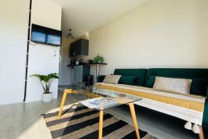 Posedenie v ubytovaní Appartement vue mer, terrasse parking et plage