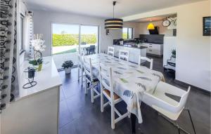 a dining room and kitchen with a table and chairs at Stunning Home In Plouguerneau With 4 Bedrooms And Wifi in Plouguerneau