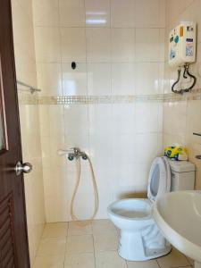 a bathroom with a shower and a toilet and a sink at American Style Rende in Tainan