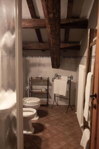 Koupelna v ubytování Agrilocanda Val Campotto