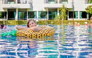 Holiday Style Ao Nang Beach Resort, Krabi内部或周边的泳池