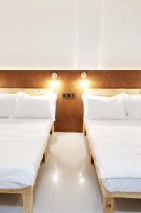 Letto o letti in una camera di NomadsMNL Airport Hostel