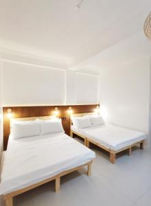 Letto o letti in una camera di NomadsMNL Airport Hostel