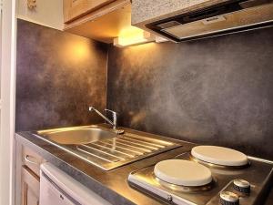 Dapur atau dapur kecil di Studio La Plagne, 1 pièce, 2 personnes - FR-1-455-117