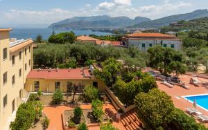 Et luftfoto af Hotel Villa Igea