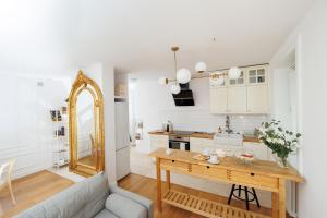 Kuchyňa alebo kuchynka v ubytovaní Maison Brühl - Apartamenty przy Ogrodzie Saskim
