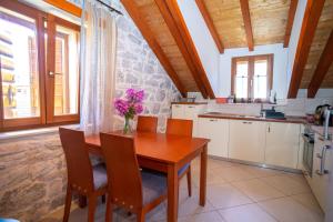 Kuchyňa alebo kuchynka v ubytovaní Stone House Marino
