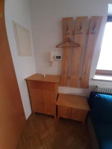 a room with a desk and a dresser and a window at Schöne Wohnung am Bauernhof 