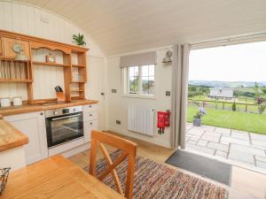 Kuchyň nebo kuchyňský kout v ubytování Hillside View