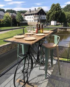 Rõdu või terrass majutusasutuses Gîte Chez Simone