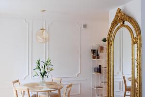 Fotografia z galérie ubytovania Maison Brühl - Apartamenty przy Ogrodzie Saskim vo Varšave