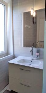 Ένα μπάνιο στο Chambre 1 PERSONNE et STUDIO 1 personne Avec Entrée Libre et Salle de Bain Privée