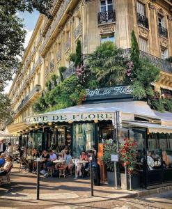 Zdjęcie z galerii obiektu Lovely - 2 bedrooms flat in Saint-Germain-des-Prés w Paryżu