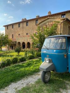 a small blue van parked in front of a building at Podere Montale Il Borgo in Seggiano